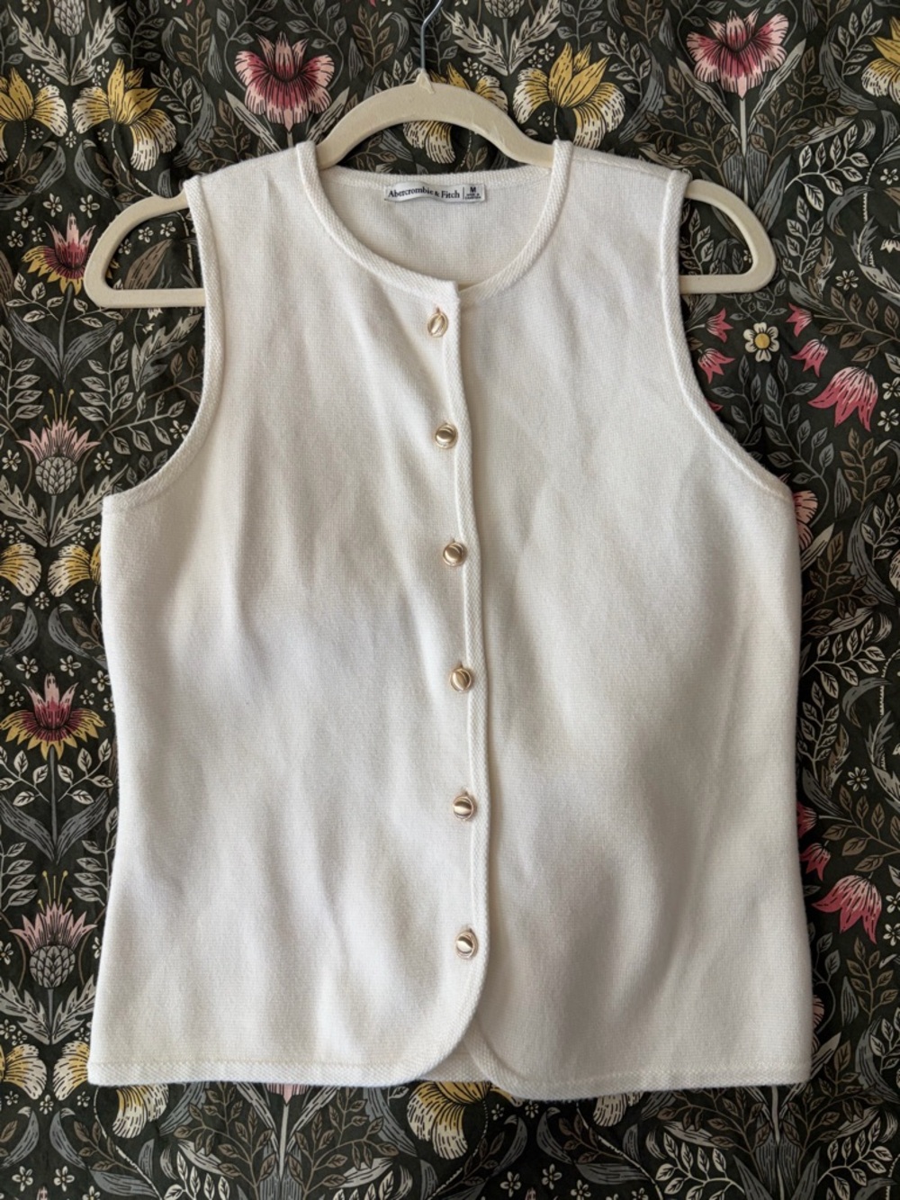 Abercrombie & Fitch Cream Sleeveless Button-Front Sweater Vest
